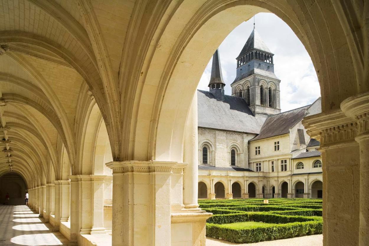 Logis Hotel La Croix Blanche Fontevraud Eksteriør bilde