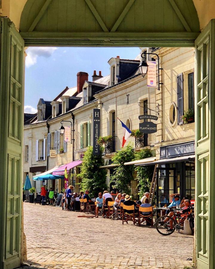 Logis Hotel La Croix Blanche Fontevraud Eksteriør bilde