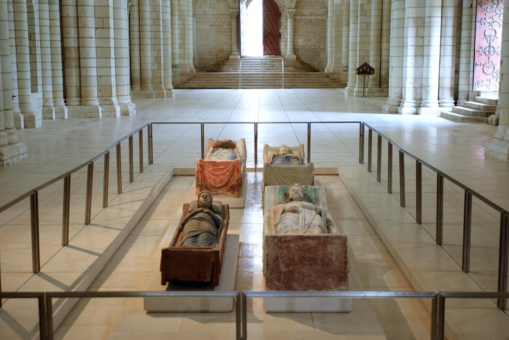 Logis Hotel La Croix Blanche Fontevraud Eksteriør bilde