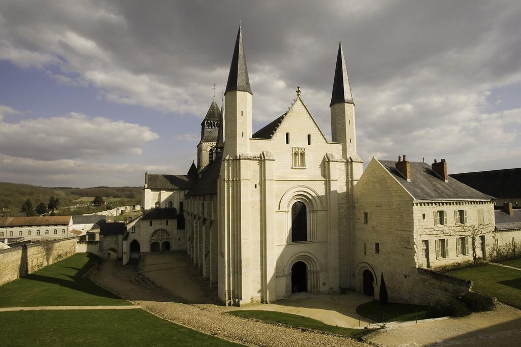 Logis Hotel La Croix Blanche Fontevraud Eksteriør bilde