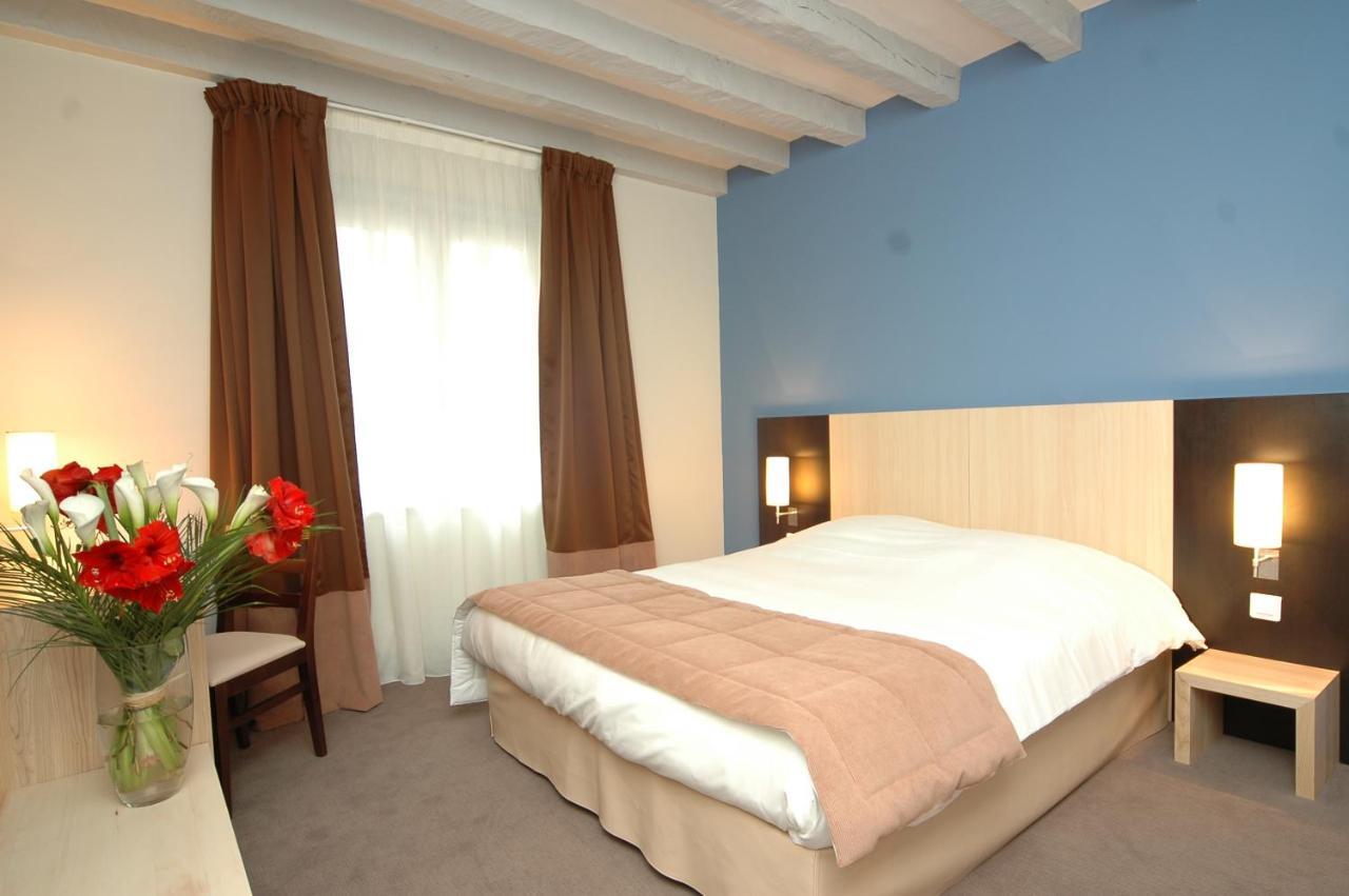 Logis Hotel La Croix Blanche Fontevraud Rom bilde